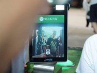 DSC07806  Comme de nombreuses entrées de parc, les Chinois mettent leur carte d'identité dans une machine.