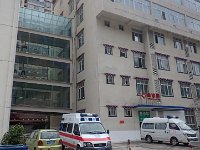 TG551029  Et quelques temps plus tard, nous voici donc à l'hôpital pour une radio (nous étions à environ 20 min d'une grande ville - on a beau être dans le Sichuan, on est encore près de grandes villes).