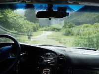 TG561082  Nous devions aller jusqu'au lac de Youcuo. Mais il y a eu un couac. La voiture n'est pas adaptée pour faire tout le chemin (14 km défoncés, on en fera quand même 13 en plus d'une heure).