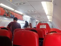 TG570701  Vol Hong Kong Bangkok... l'avion est parti à l'heure où nous aurions dû atterrir... il est parti et s'est arrêté deux fois avant de décoller (3 h de retard).