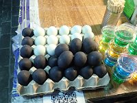 TG580481  Des oeufs noirs !?