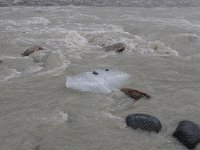 TG591508  Nous pouvons accéder au bas du glacier, qui se détache petit à petit.